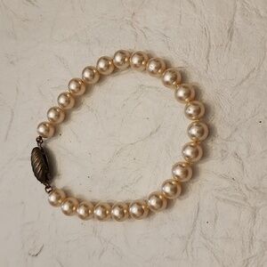 Pearl simulant bracelet